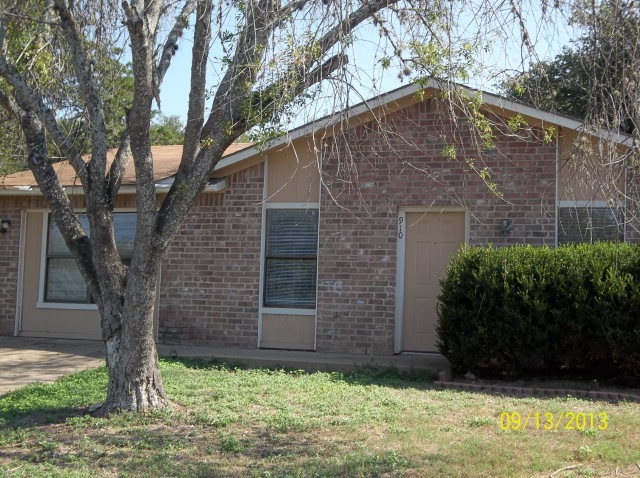 910 Dartmouth St, San Marcos, TX 78666 - photo 1