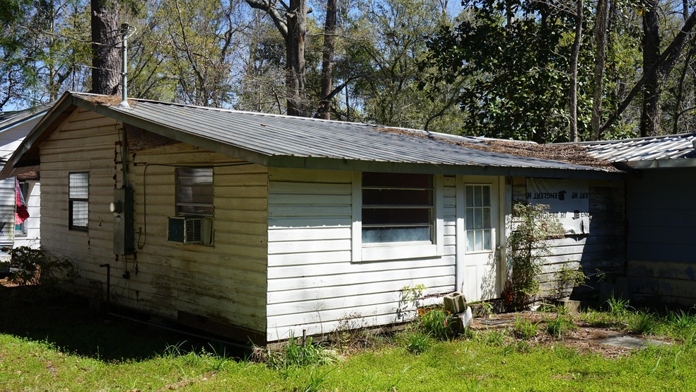 529 5th St, Chipley, FL 32428 - photo 1