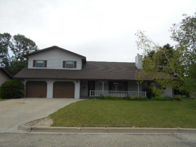 240 19th Ave NE, Jamestown, ND 58401 - photo 1