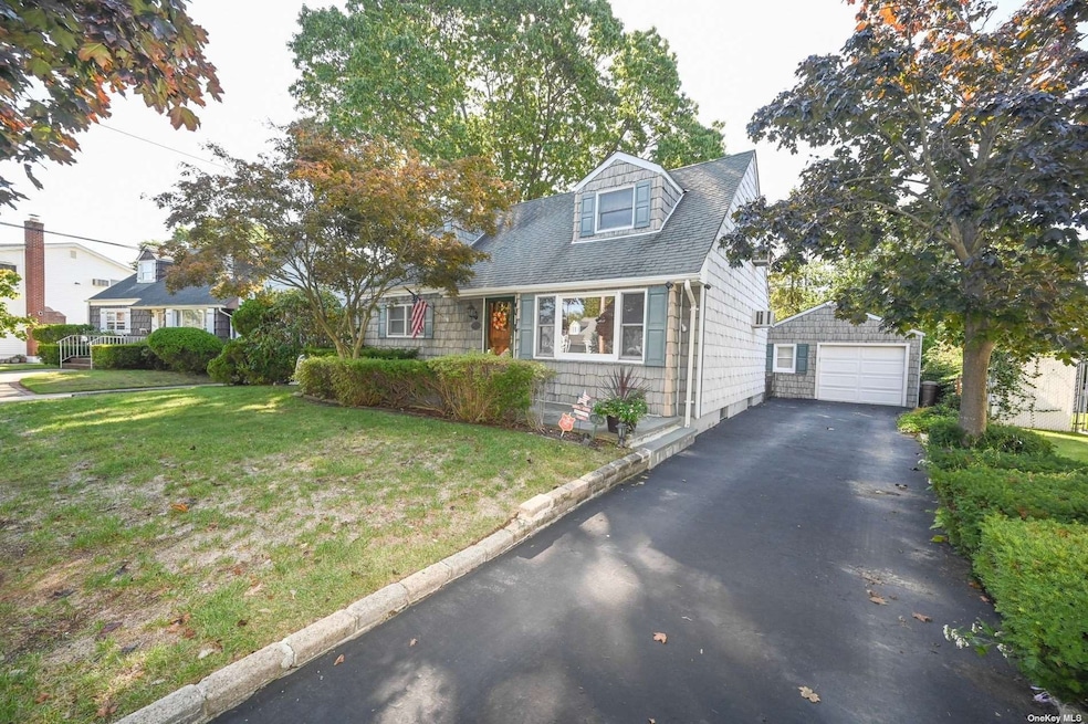 1029 Fairway Rd, Franklin Square, NY 11010 - photo 1