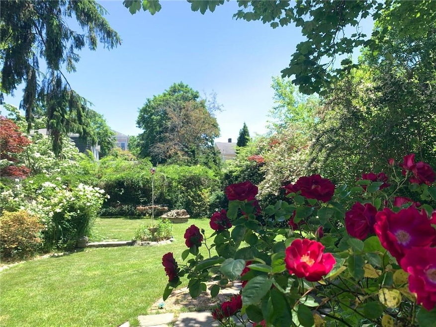 17 Bull St unit 1, Newport, RI 02840 - photo 1