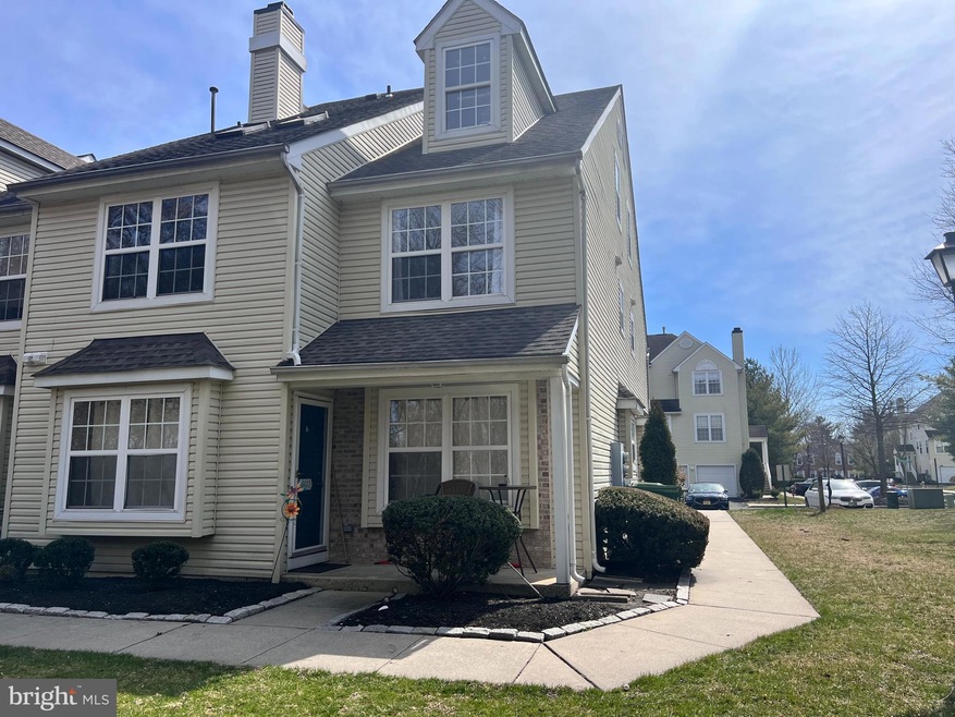 6612 Riverfront Dr unit 6612, Palmyra, NJ 08065 - photo 1