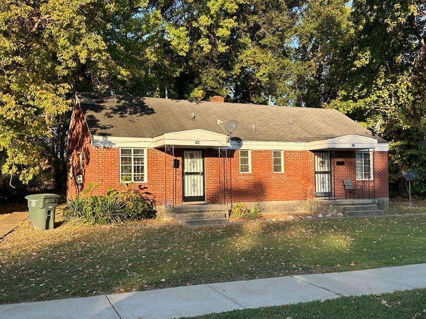 View of front facade with a front lawn