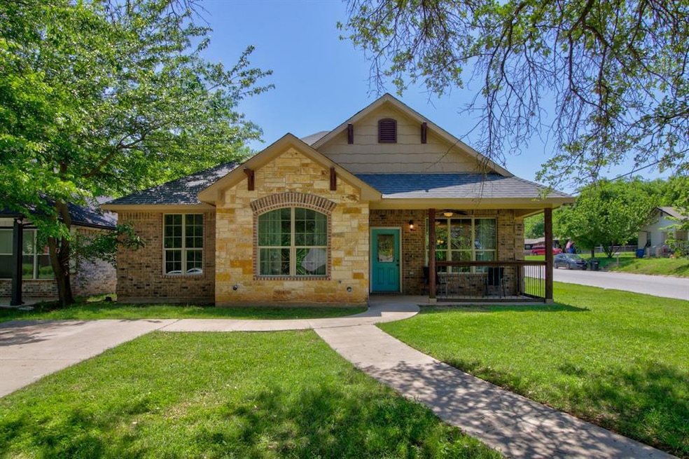 830 W Johnson St, Denison, TX 75020 - photo 1