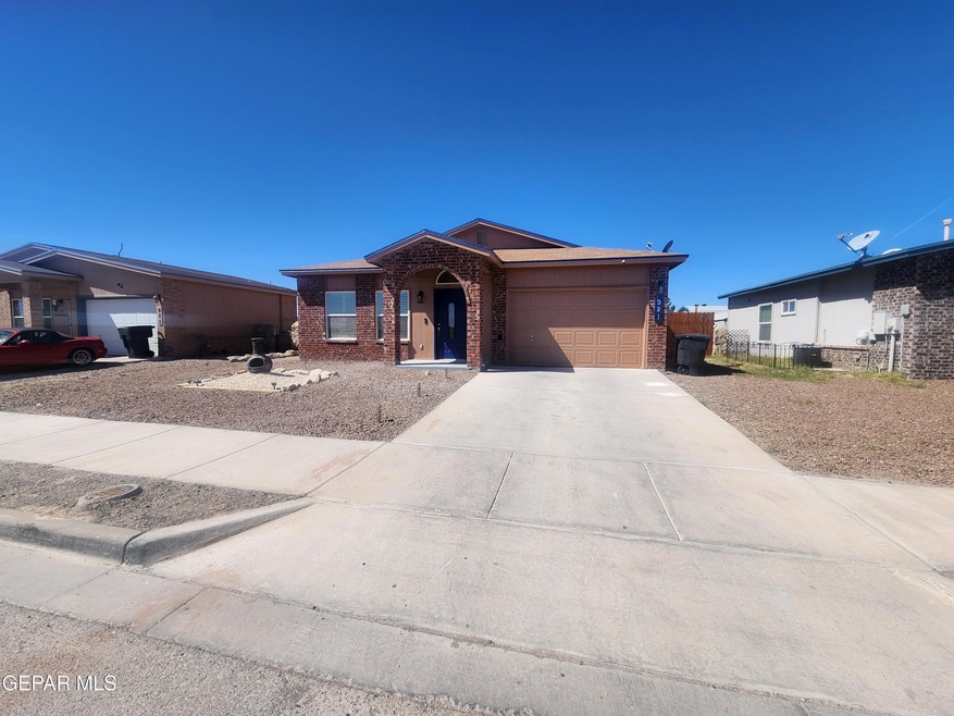 921 Brezo St, El Paso, TX 79928 - photo 1