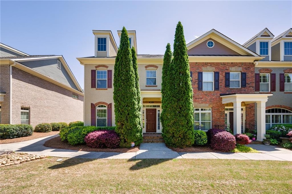 View of front of house featuring a front yard
