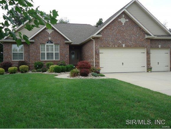 Brick front w / 3 car garage