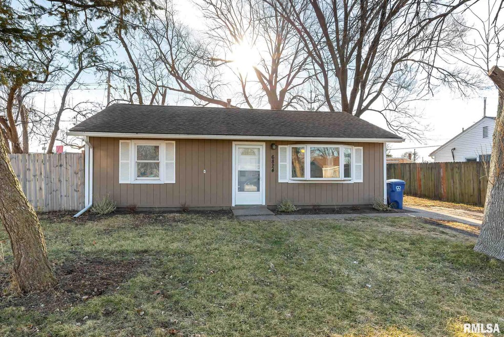 6824 N Pine St, Davenport, IA 52806 - photo 1