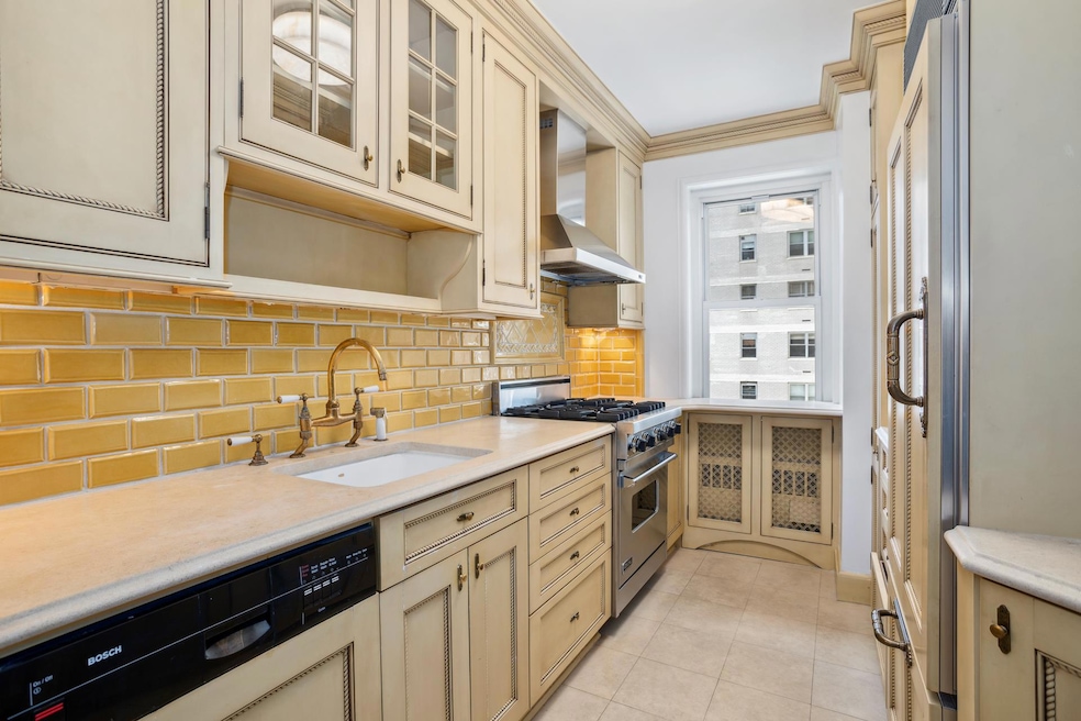 Sold $1,575,000 • Co-Listing Agent