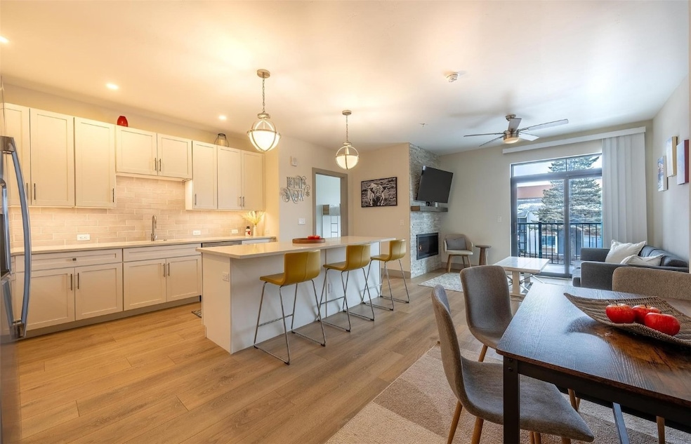 Kitchen with open floor plan, a center island, a s