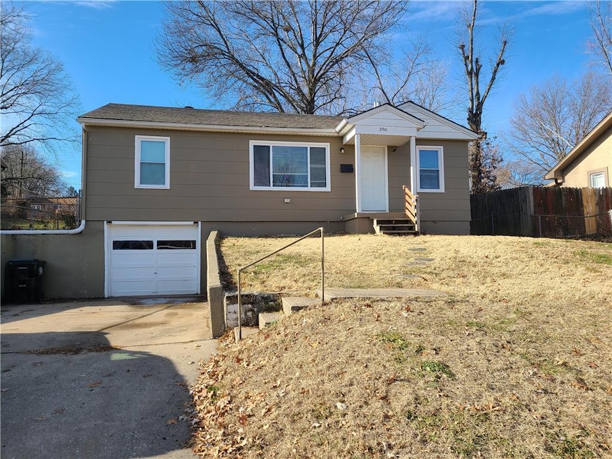 2510 S Hawthorne Ave, Independence, MO 64052 - photo 1
