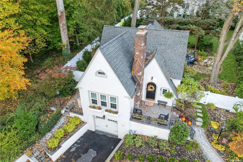 2 Cedar Ln, Glen Head, NY 11545 - photo 1