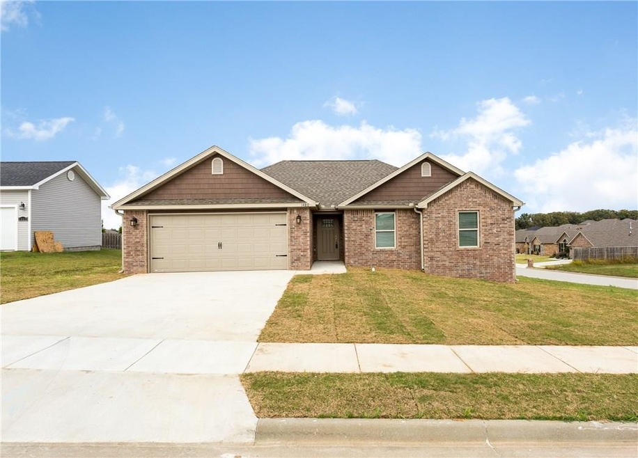 1480 Colonel Hawthorne Dr, Prairie Grove, AR 72753 - photo 1