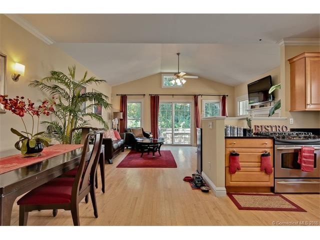 1417 Farmington Ave unit D, Farmington, CT 06032 - photo 1