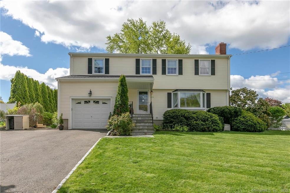 225 Post Oak Rd, Stratford, CT 06614 - photo 1