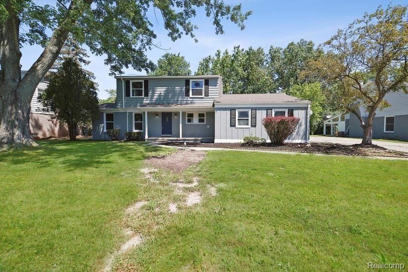 5342 Deerfield Village Dr, West Bloomfield, MI 48322 - photo 1