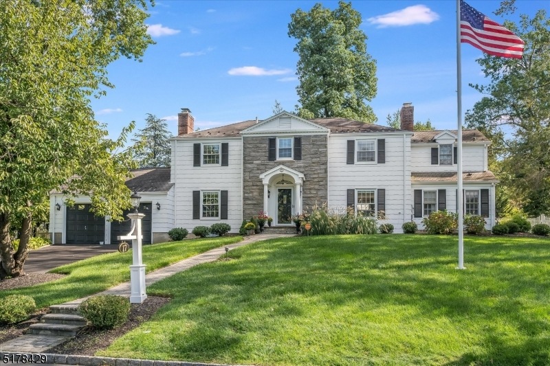 Sold $1,620,000 • Co-Listing Agent