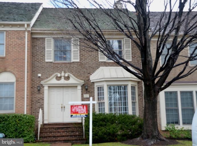 10817 Brewer House Rd, Rockville, MD 20852 - photo 1