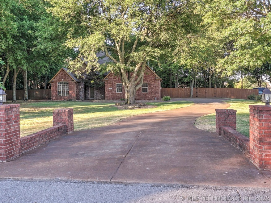 Wooded Retreat!