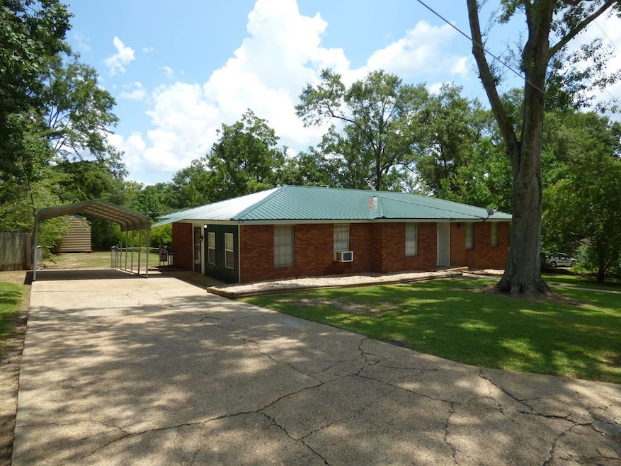 819 Hart Rd, McComb, MS 39648 - photo 1