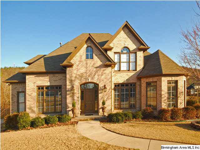 Fabulous curb appeal--level front yard--cul-de-sac