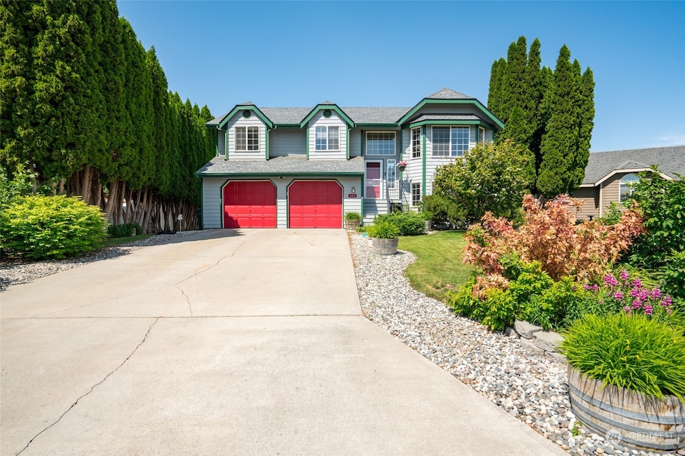 162 Manhattan Square, East Wenatchee, WA 98802 - photo 1