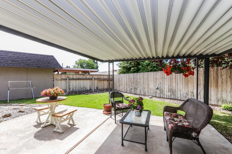 Private back yard/deck