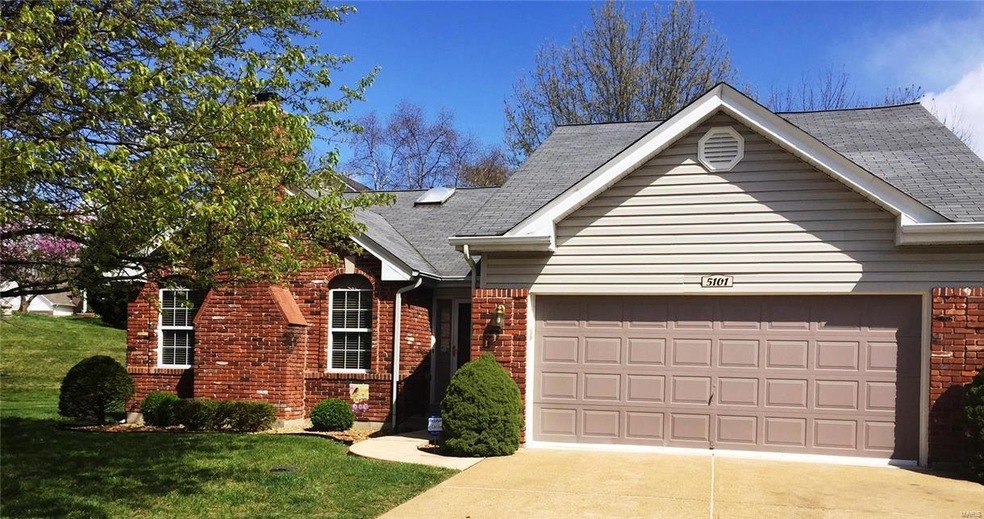 Welcome Home!  Beautiful Brick with no-maintenance vinyl sizing and DETACHED villa is your answer to carefree living!