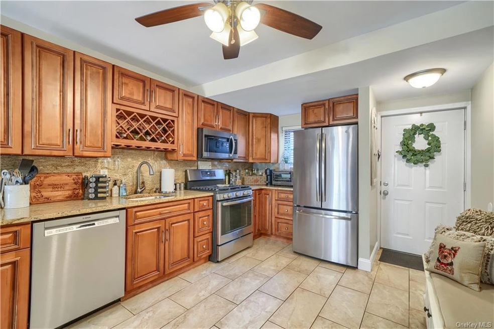 39 Berwynn Rd unit B4, Harriman, NY 10926 - photo 1