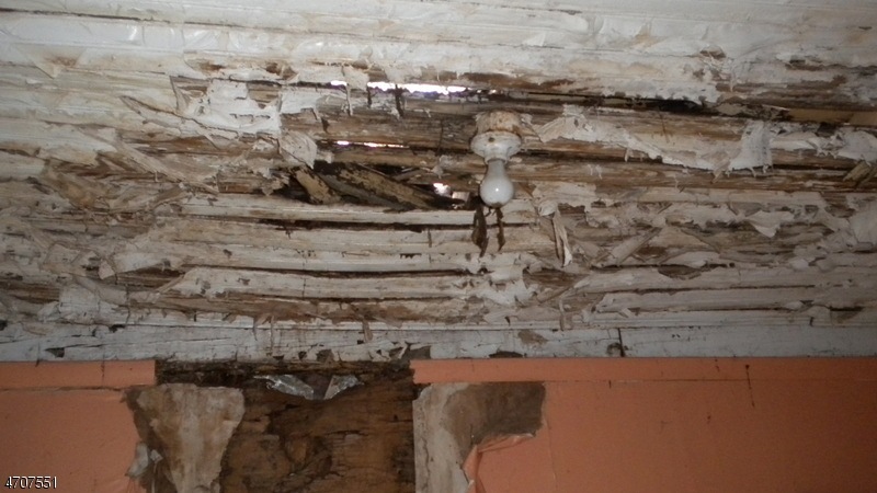 551 Lincoln Ave unit 2, Orange, NJ 07050 - photo 1