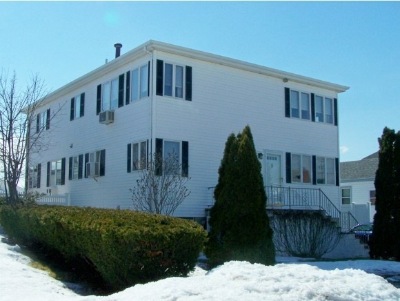 555 Hudson St, Seabrook, NH 03874 - photo 1