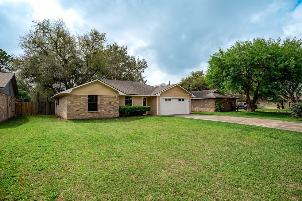 2716 Golden Ave, Bay City, TX 77414 - photo 1