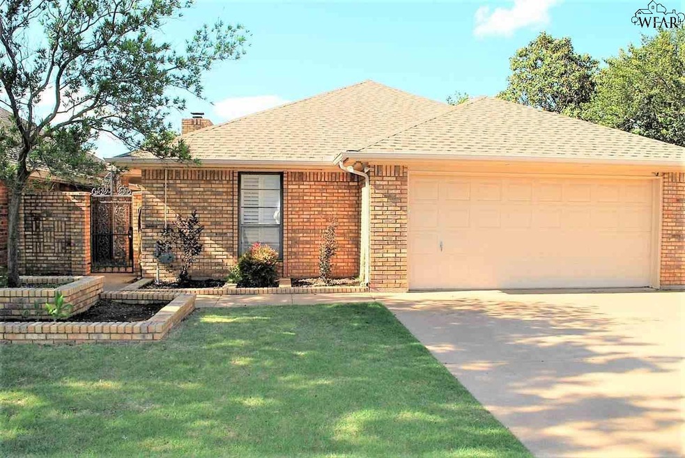 1504 Carol Ln, Wichita Falls, TX 76302 - photo 1