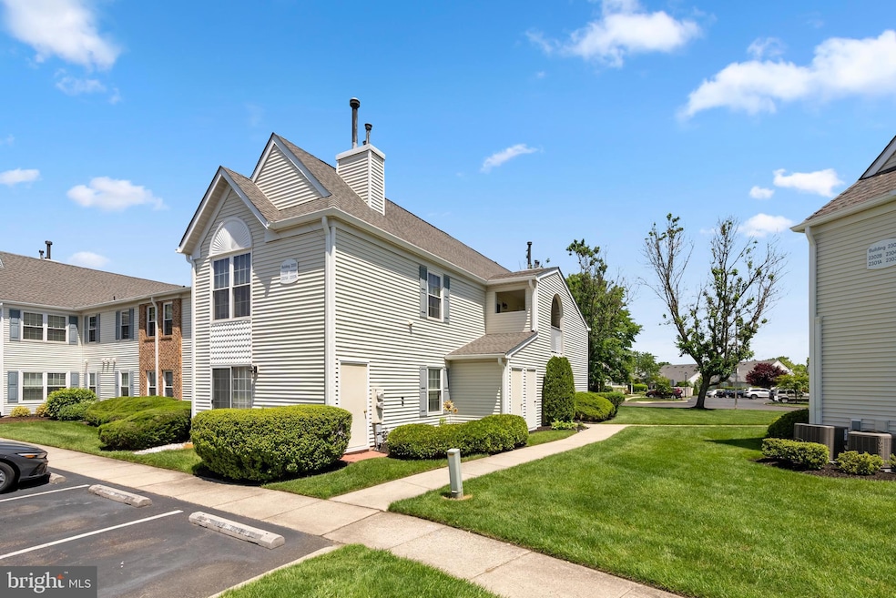 2208B Toddsbury Ct, Mount Laurel, NJ 08054 - photo 1