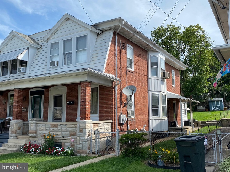 3215 Marion St, Reading, PA 19605 - photo 1