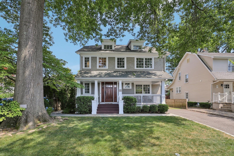 Sold $2,050,000 • Co-Listing Agent