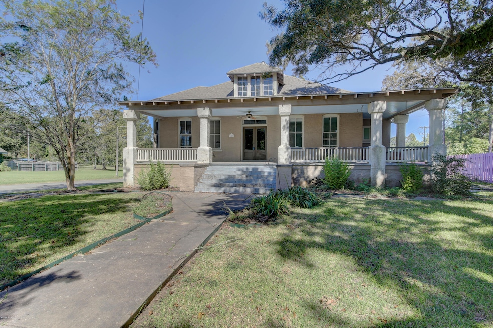 647 E Main St, New Iberia, LA 70560 - photo 1