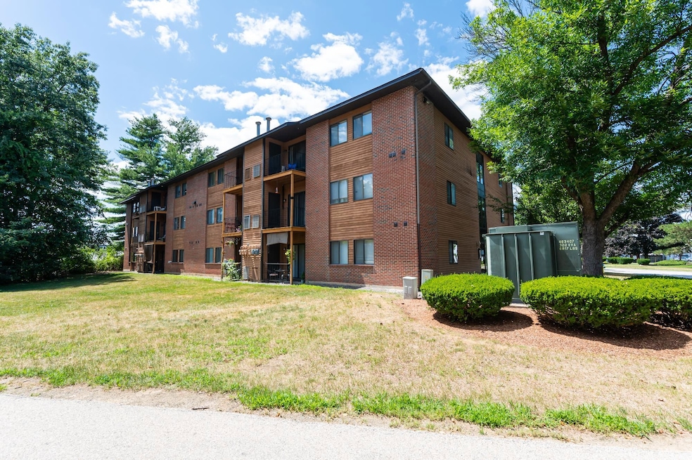 11 Blackstone Dr unit U1135, Nashua, NH 03063 - photo 1
