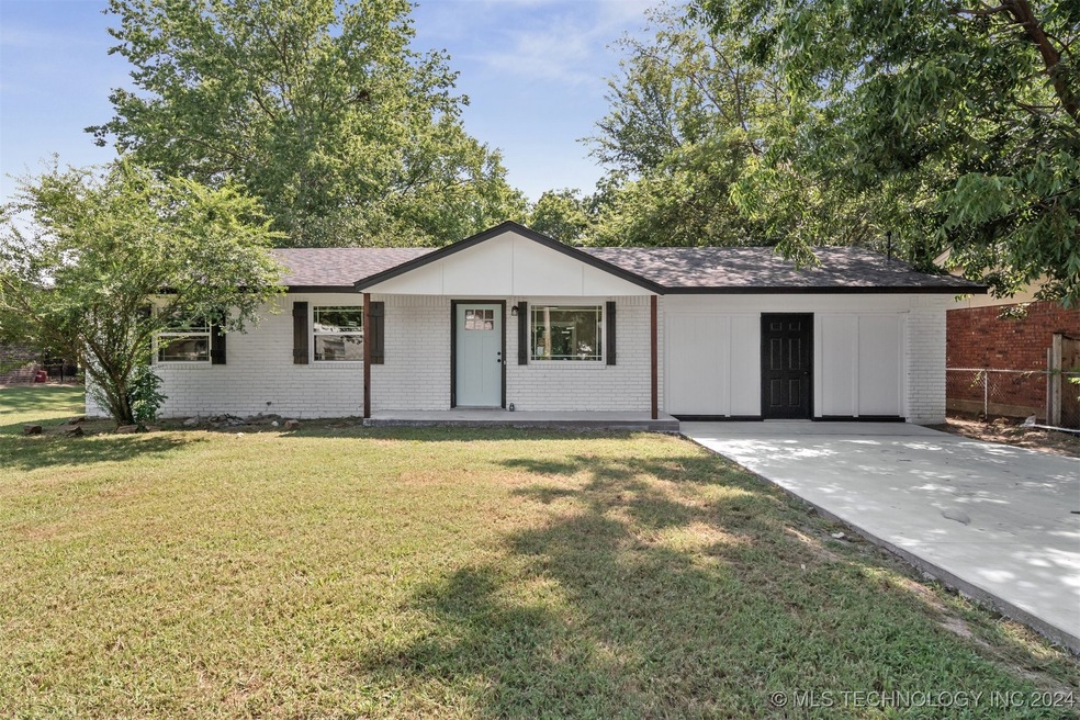 909 W 6th St, Claremore, OK 74017 - photo 1