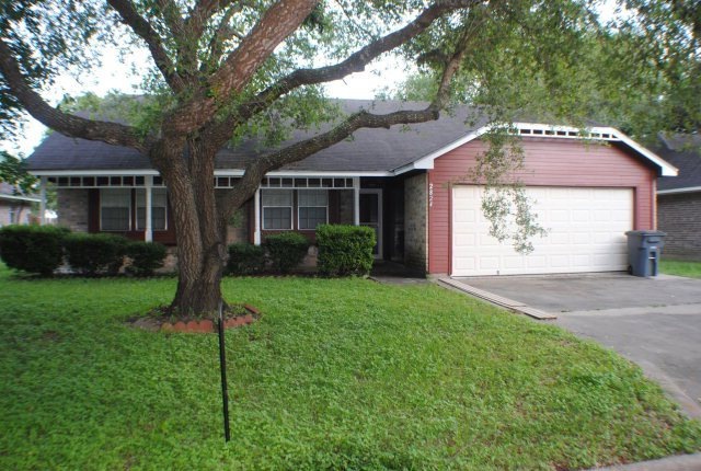 2824 La Mesa St, Bay City, TX 77414 - photo 1
