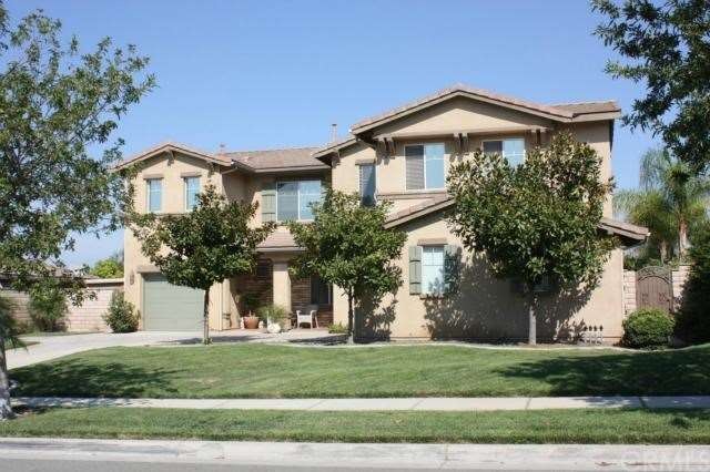 South Corona Pool Home w/ 3 car split garage