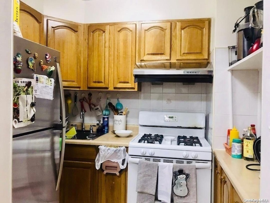 83-30 Vietor Ave unit 603, Elmhurst, NY 11373 - photo 1