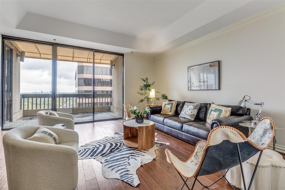 Living area featuring wood-type flooring, a tray c
