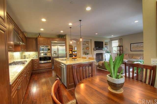 Kitchen Opens up to large Great room with Hardwood