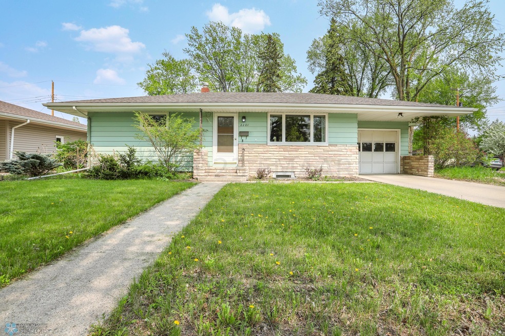 2201 10th St N, Fargo, ND 58102 - photo 1