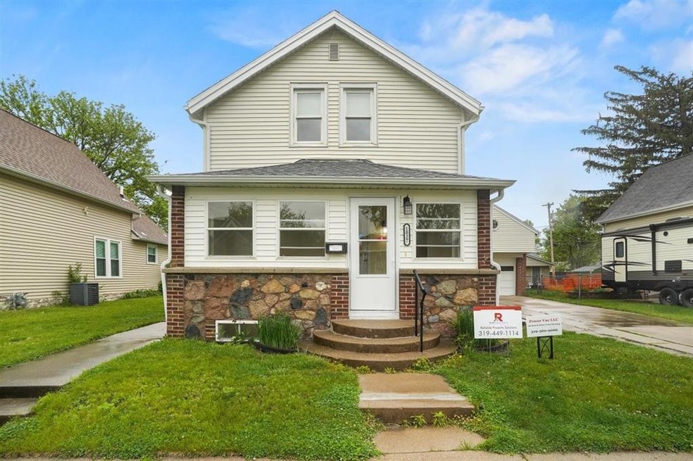 1027 9th St NW, Cedar Rapids, IA 52405 - photo 1