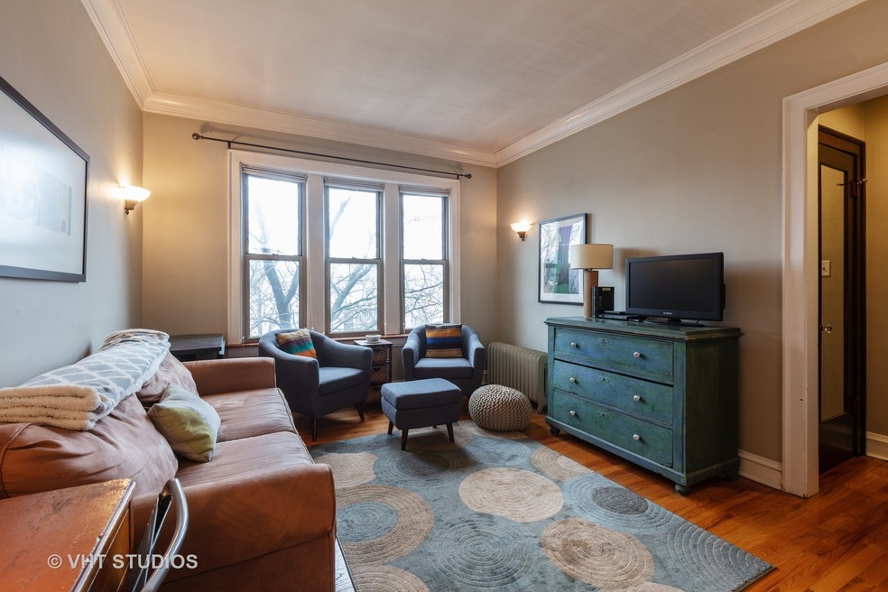 2225 W Ainslie St unit 3, Chicago, IL 60625 - photo 1