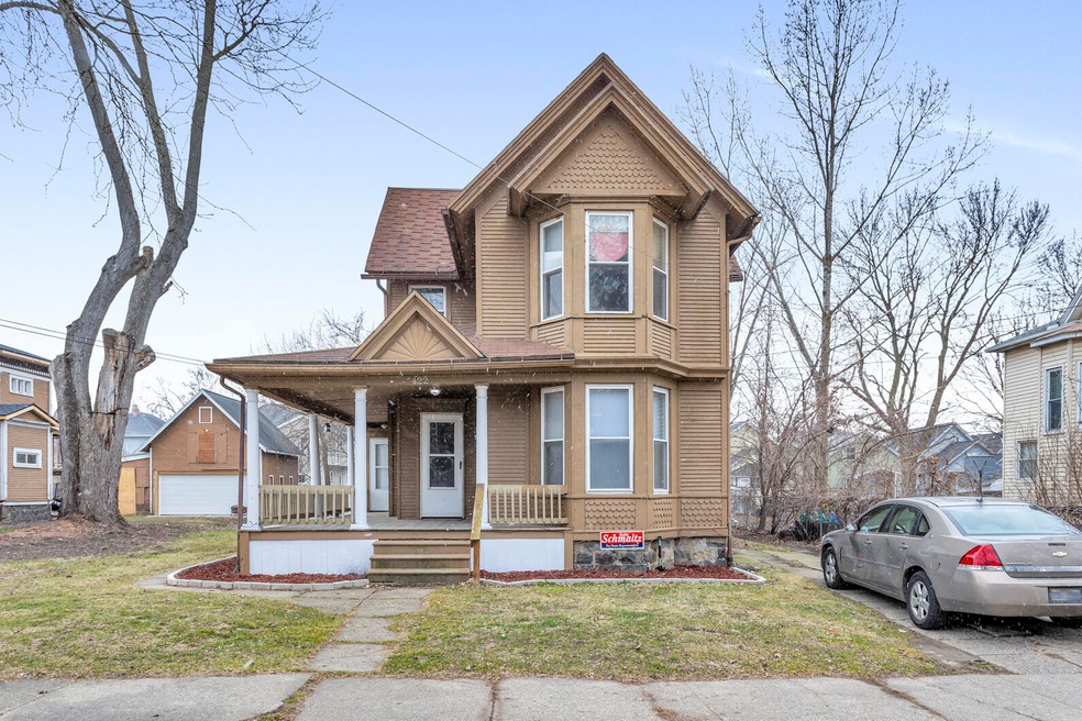 120 Bates St