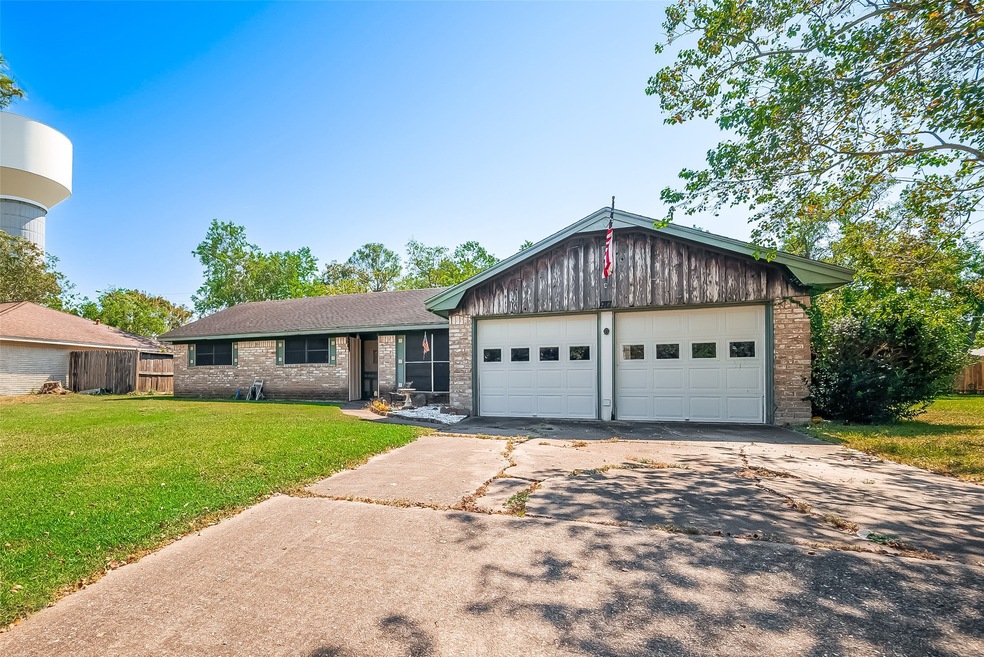 917 Midas Ln, Alvin, TX 77511 - photo 1
