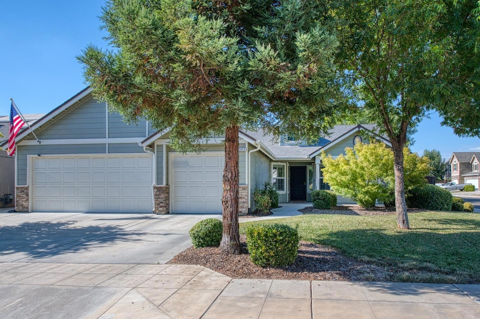6952 E Andrews Ave, Fresno, CA 93727 - photo 1